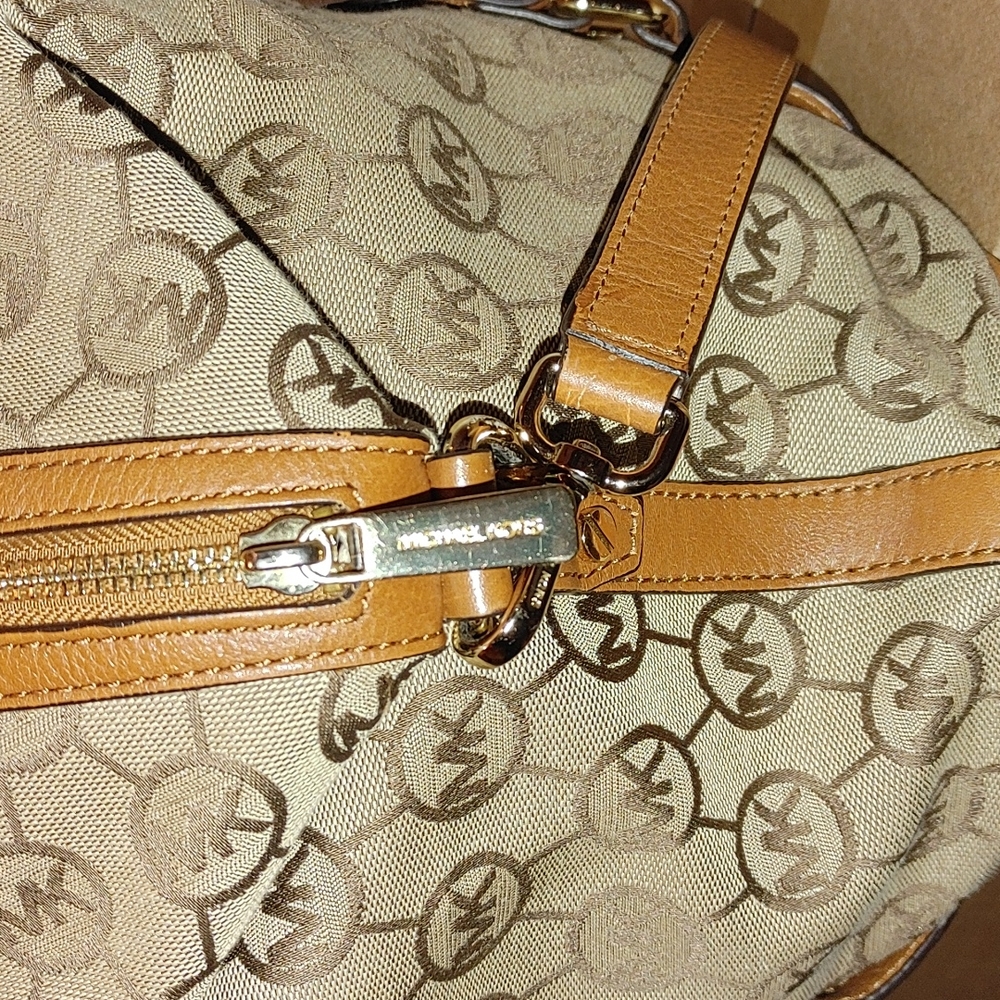 Authentic Michael Kors Satchel - image 5